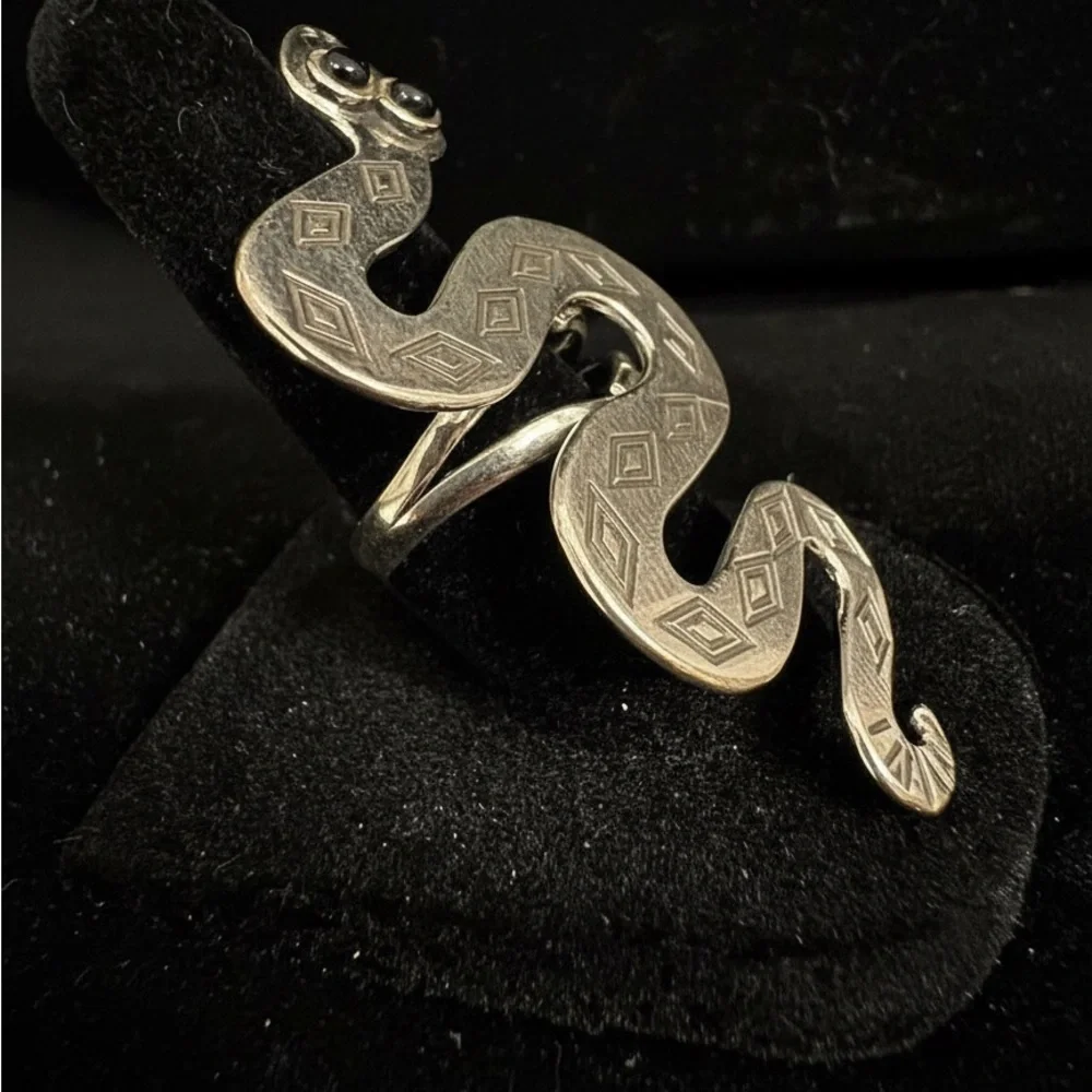 Sterling Silver Snake Reptile ring bold,‎ and beautiful